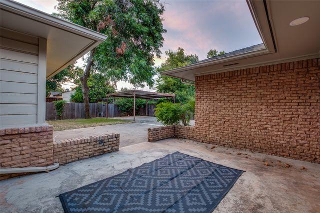 11055 Milhof Drive, Dallas, TX 75228