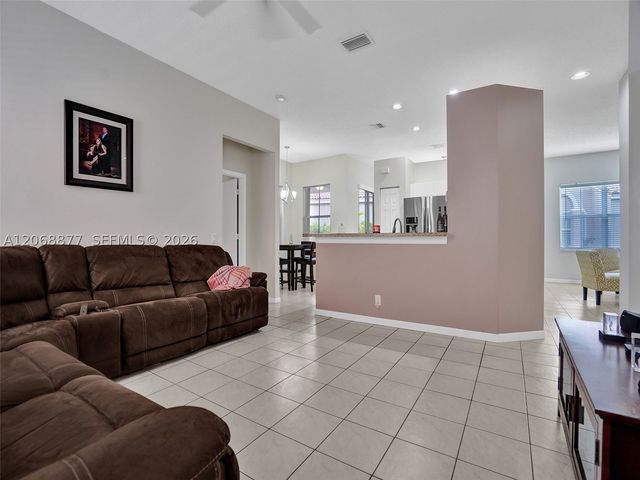 938 Bluewood Ter, Weston, FL 33327