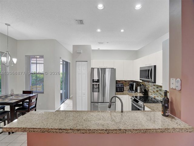 938 Bluewood Ter, Weston, FL 33327