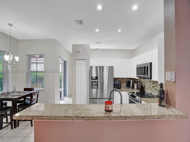 938 Bluewood Ter, Weston, FL 33327