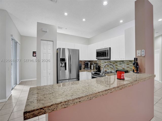 938 Bluewood Ter, Weston, FL 33327