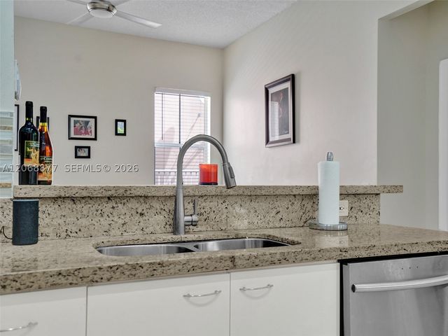 938 Bluewood Ter, Weston, FL 33327