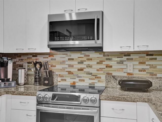 938 Bluewood Ter, Weston, FL 33327