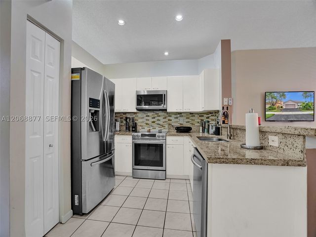 938 Bluewood Ter, Weston, FL 33327