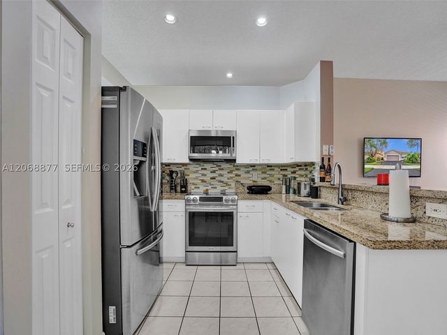 938 Bluewood Ter, Weston, FL 33327