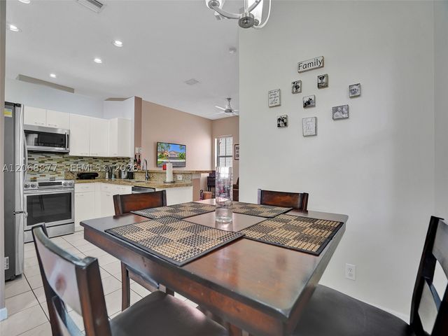 938 Bluewood Ter, Weston, FL 33327