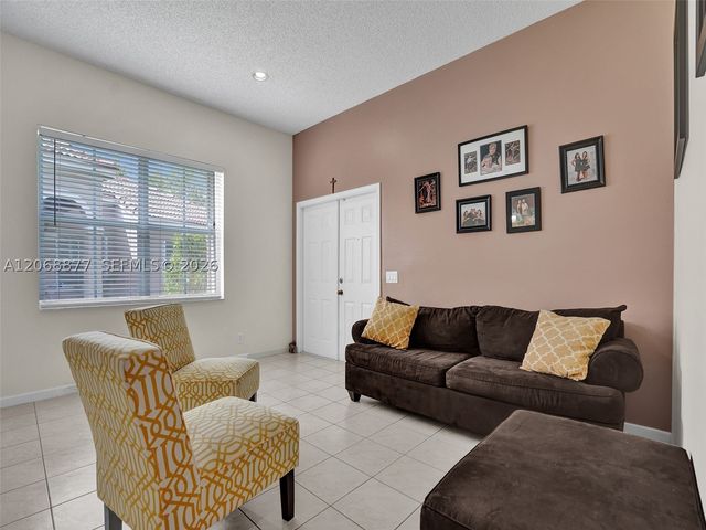 938 Bluewood Ter, Weston, FL 33327