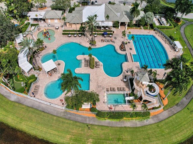 938 Bluewood Ter, Weston, FL 33327