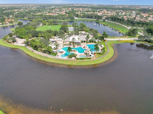 938 Bluewood Ter, Weston, FL 33327