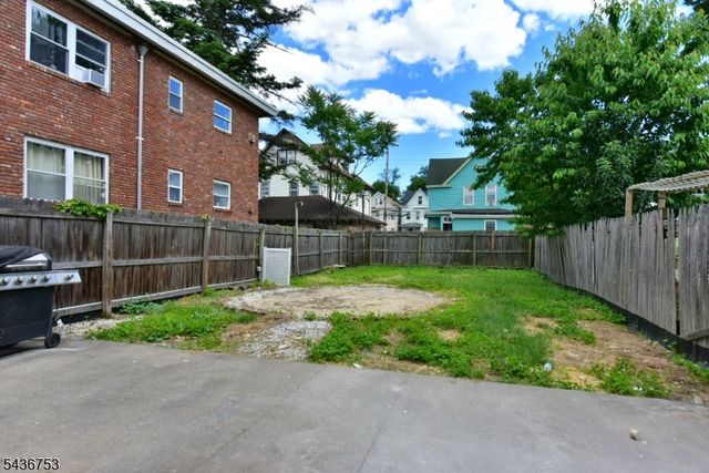 134 N 8Th St, Paterson City, NJ 07522