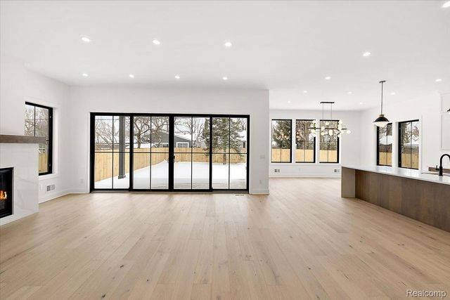 4409 Tonawanda Avenue, Royal Oak Charter Township, MI 48073