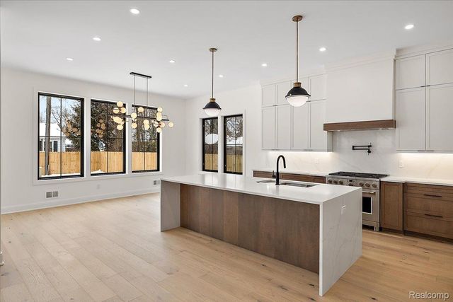 4409 Tonawanda Avenue, Royal Oak Charter Township, MI 48073