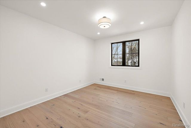 4409 Tonawanda Avenue, Royal Oak Charter Township, MI 48073