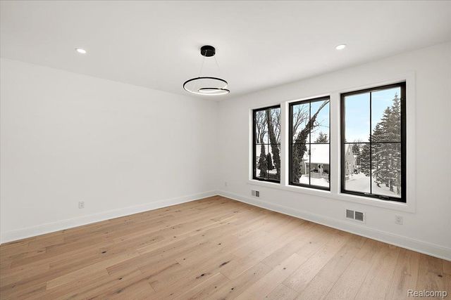 4409 Tonawanda Avenue, Royal Oak Charter Township, MI 48073