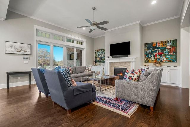 8637 Overhill Road, Leawood, KS 66206