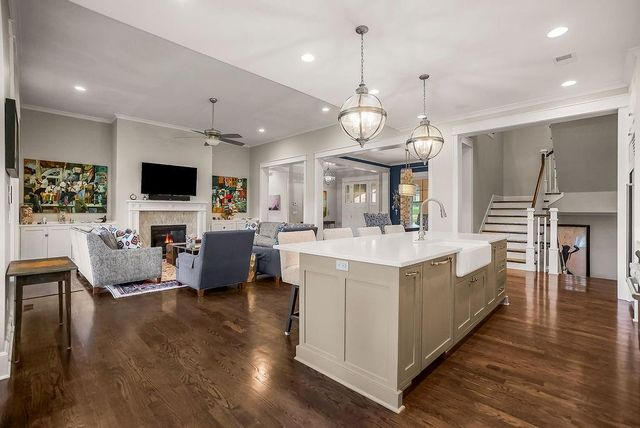 8637 Overhill Road, Leawood, KS 66206