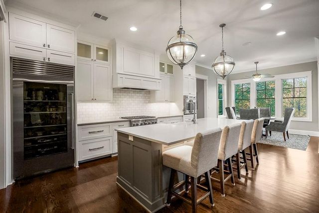 8637 Overhill Road, Leawood, KS 66206