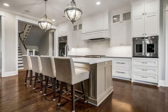 8637 Overhill Road, Leawood, KS 66206