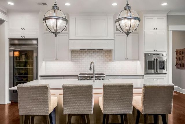 8637 Overhill Road, Leawood, KS 66206