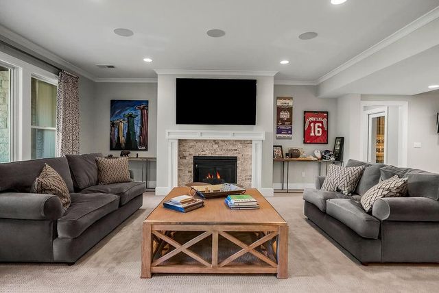8637 Overhill Road, Leawood, KS 66206