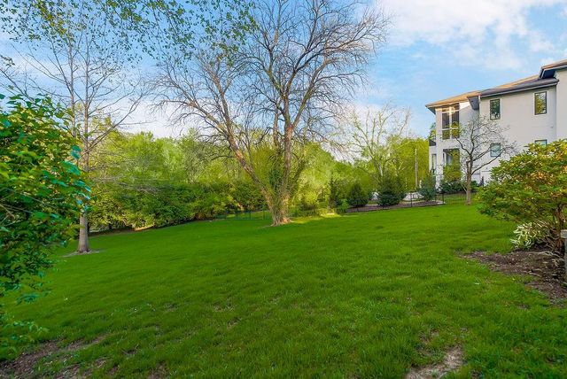 8637 Overhill Road, Leawood, KS 66206