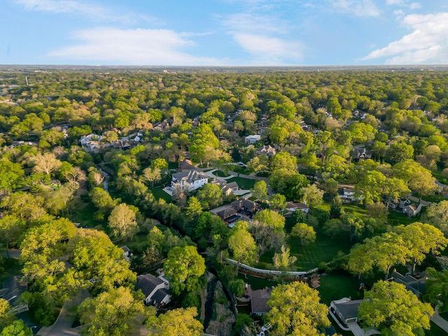 8637 Overhill Road, Leawood, KS 66206