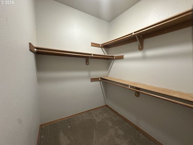 18877 HIGHLAND Dr, Oregon City, OR 97045