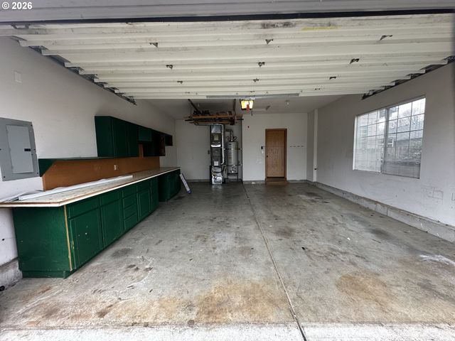 18877 HIGHLAND Dr, Oregon City, OR 97045