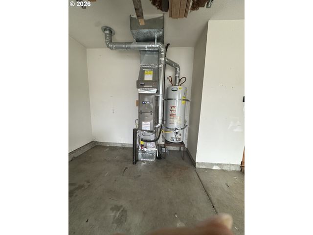 18877 HIGHLAND Dr, Oregon City, OR 97045