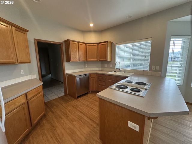 18877 HIGHLAND Dr, Oregon City, OR 97045