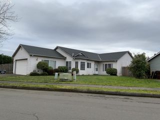 18877 HIGHLAND Dr, Oregon City, OR 97045
