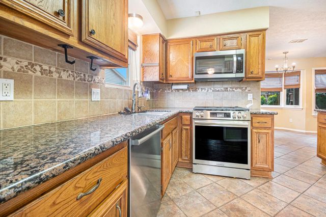 302 W Lochnell Drive, Houston, TX 77062