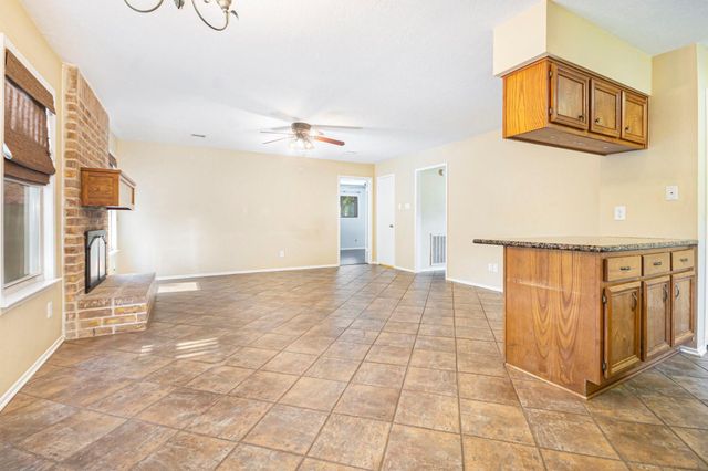 302 W Lochnell Drive, Houston, TX 77062