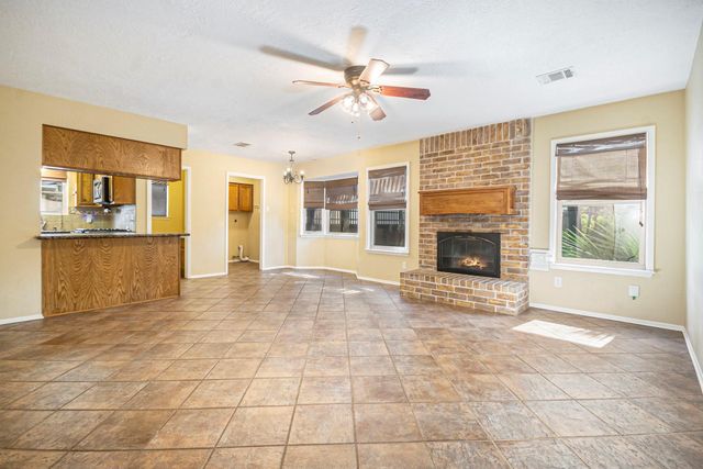 302 W Lochnell Drive, Houston, TX 77062