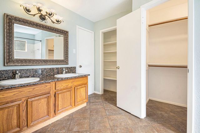 302 W Lochnell Drive, Houston, TX 77062