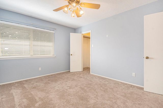 302 W Lochnell Drive, Houston, TX 77062