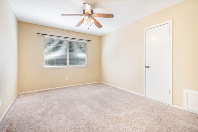 302 W Lochnell Drive, Houston, TX 77062