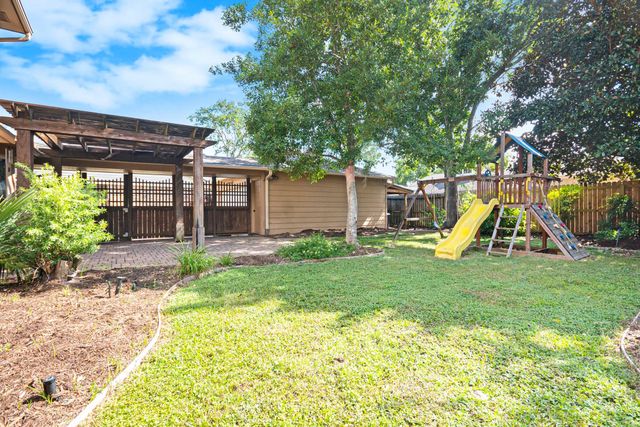 302 W Lochnell Drive, Houston, TX 77062