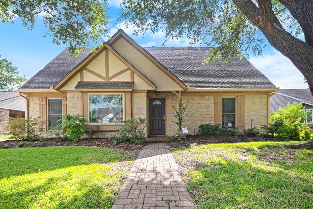 302 W Lochnell Drive, Houston, TX 77062