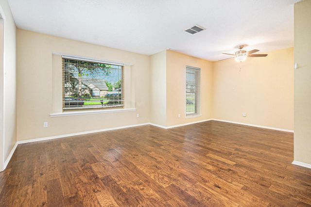 302 W Lochnell Drive, Houston, TX 77062