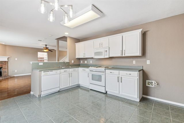 10757 Braemoor Drive, Fort Worth, TX 76052