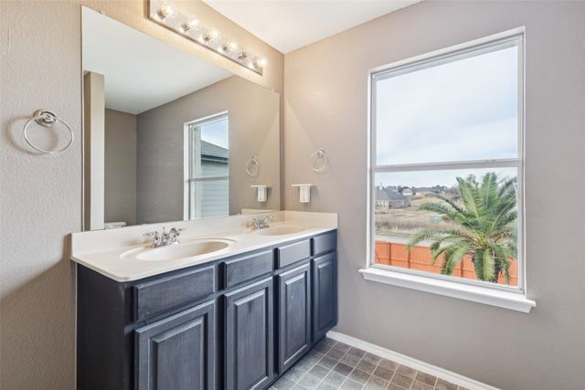 10757 Braemoor Drive, Fort Worth, TX 76052