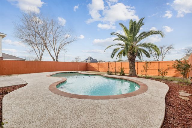 10757 Braemoor Drive, Fort Worth, TX 76052