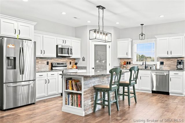 12402 Hermitage Trail, Sellersburg, IN 47172