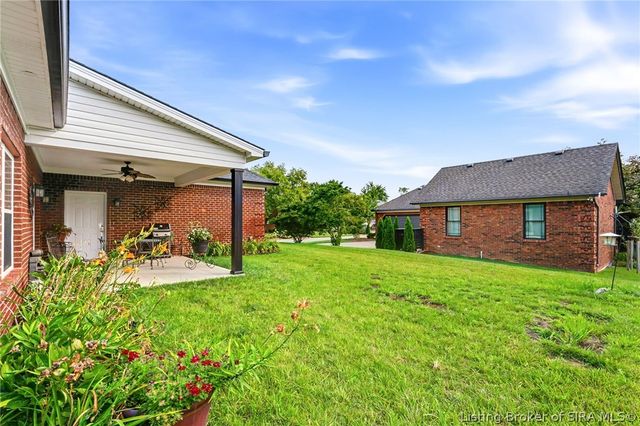 12402 Hermitage Trail, Sellersburg, IN 47172
