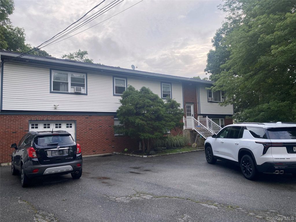 381 W 3rd Street, West Islip, NY 11795