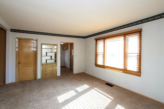 614 Elm Street NE, Hutchinson, MN 55350