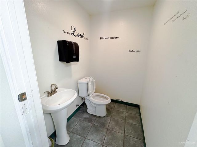 1530 N Cage Boulevard, Pharr, TX 78577