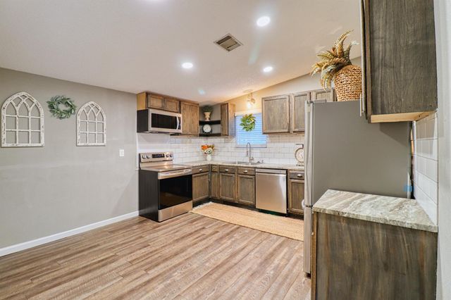 21702 Island Lake Loop E, Humble, TX 77338