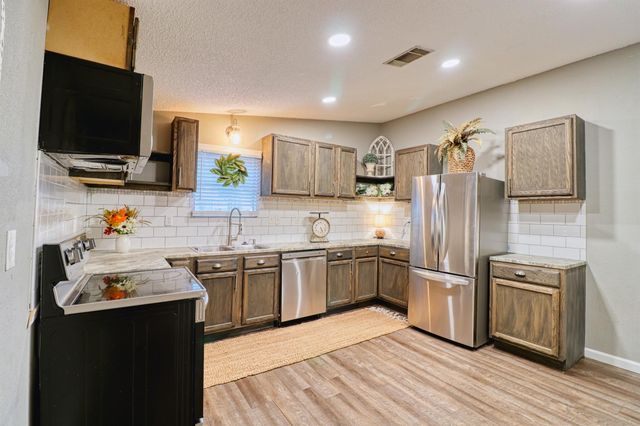21702 Island Lake Loop E, Humble, TX 77338